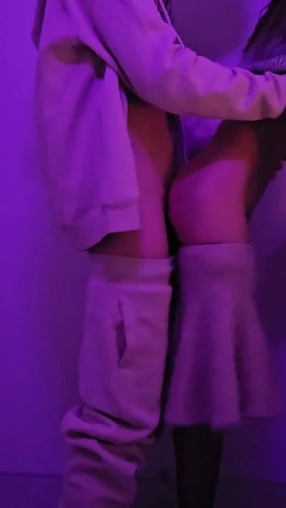 Потрясающий момент из "Секс на вечеринке в туалете"