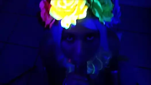 siyah ışık altında bj