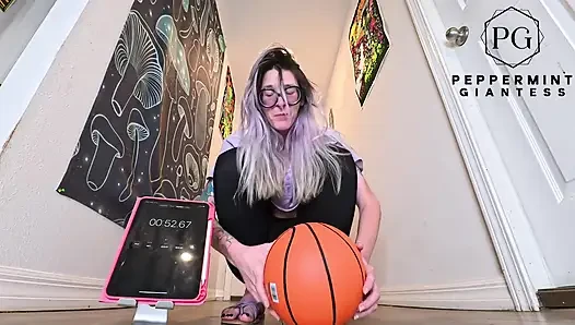 6'7 uzun boylu tanrıça tek elle basketbol meydan okuması bu büyük eller ne kadar domine edebilir?