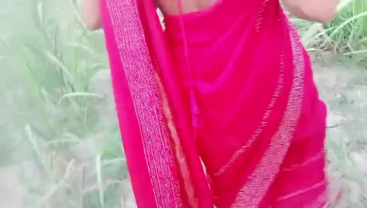 Hot bhabhi ko khet me ghodi banake chudai kiya