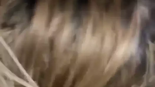 Cette femme maigre me suce mais me fait la gueule!!!