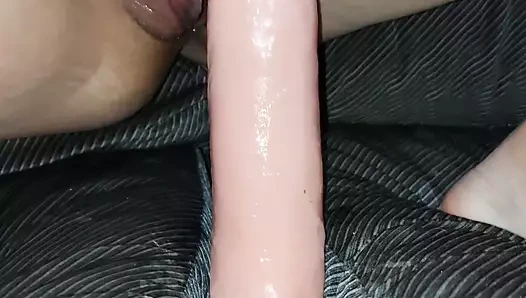 Amcık pompalanıyor ve dildo sikiliyor