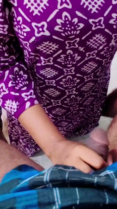 Tatminsiz Shila yenge ekstra bir xxx için ev sahibine en iyi sikişini yapıyor | Klip 1