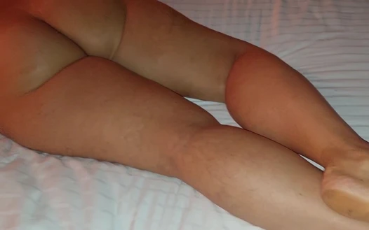 Seksi çıplak sarışın amatör evli kadın poz ve ibadet ediyor