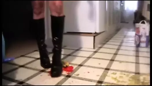 Ezici kızlar her şeyi mahvetmeyi sever