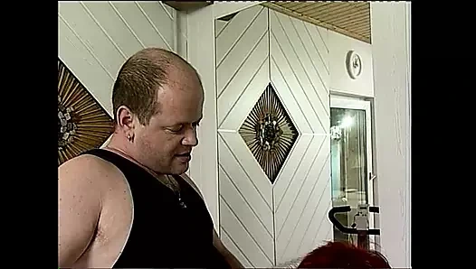 Kızıl saçlı nine gerçekten sert sikiliyor