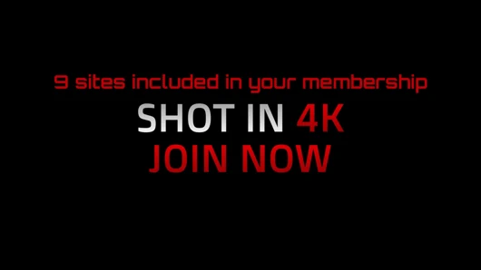 Üvey annemi ve büyük memeli en iyi arkadaşını sikmek zorundayım