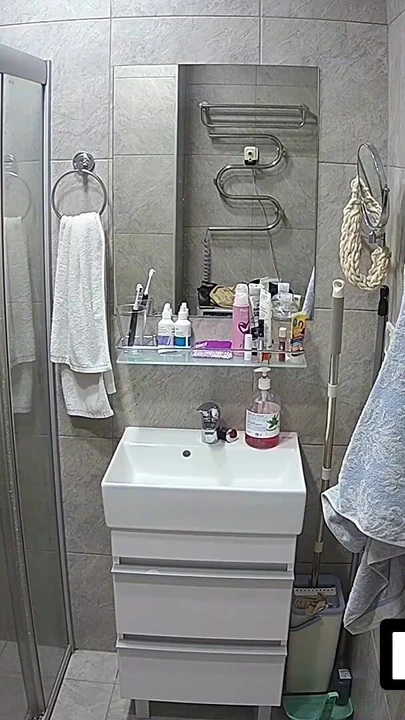 Мощный момент из "LUUV. Быстрый секс в душе для молодой пары Abbadon и Kareflore"