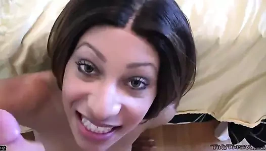 Minik Trisha bakış açısıyla sert yarakla sikişiyor