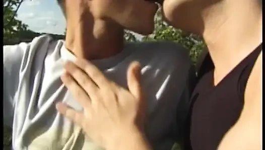 açık havada iki eşcinsel