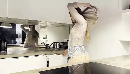 Fitness modeli ateşli sıkı amcık tüm doğal kız yoga için geliyor titreyen spor çekimi elle muamele sahnesine dönüşüyor sahte yönetmen