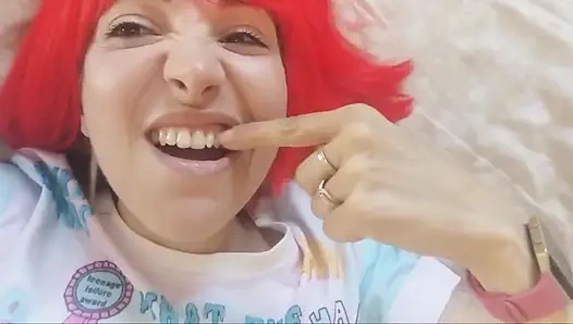 Chantal'ın dişleri çürümüş ve siyah dökülüyor