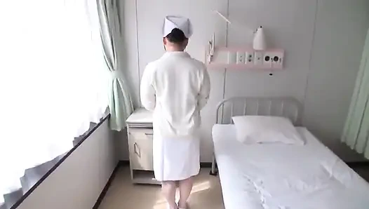 Olgun bir adam ve vücuduyla iyileşen beyazlı melek