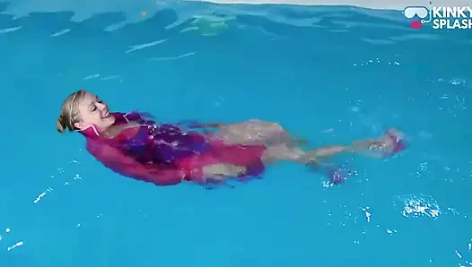 Pvc mac, lateks ve topuklu ayakkabılarla yüz ve oyna