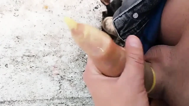 Kullanılmış prezervatif mastürbasyonu - o kadar hızlı mastürbasyon yapıyorum ki içime boşalıyorum