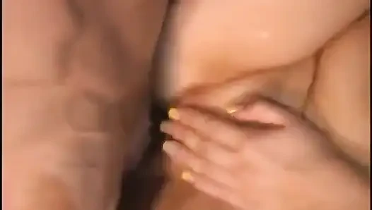 Seksi hatun yarak emiyor ve boşalmadan önce fmmm üçlü sekste çifte sikiliyor