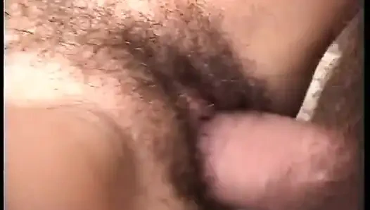 Kıllı esmerden yakın çekim oral seks seansı