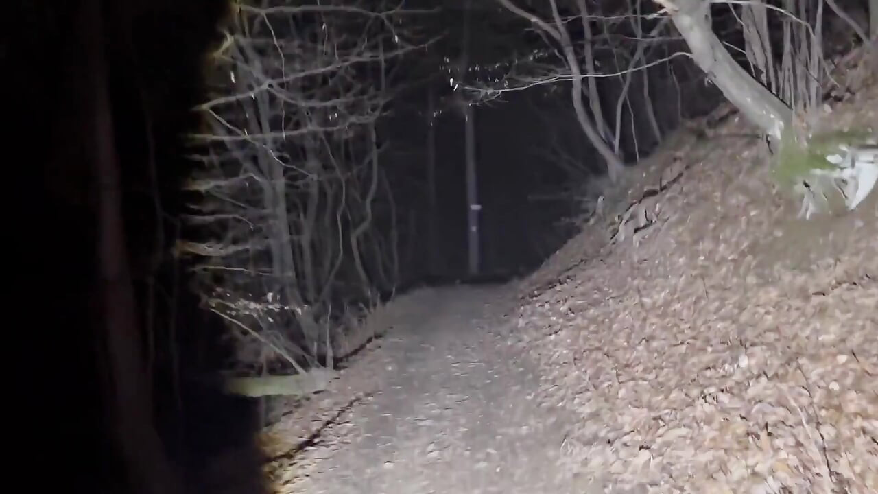 Gece yürüyüşü ve kıyafetlerimin çoğunu çıkar