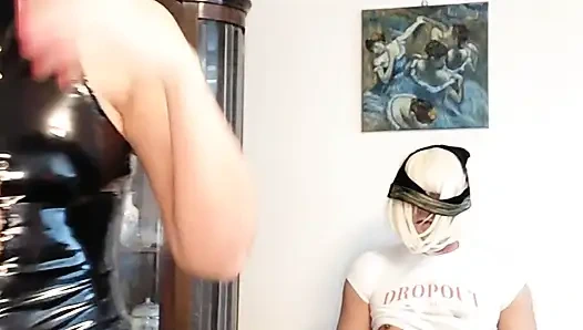 Gel benimle boşal, orgazm bir an için her şeyin üzerine yazan acımasızca güçlü, ezici bir his