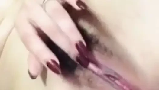 sarışın asyalı kız oynama ile göğüsleri ve KEDİ