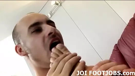 Ayak parmaklarımı emmek ve sana sıcak pov footjob joi vereceğim