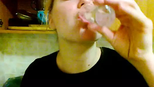 Marta, tekila yalamayı, içmeyi, emmeyi öğretiyor ouuu