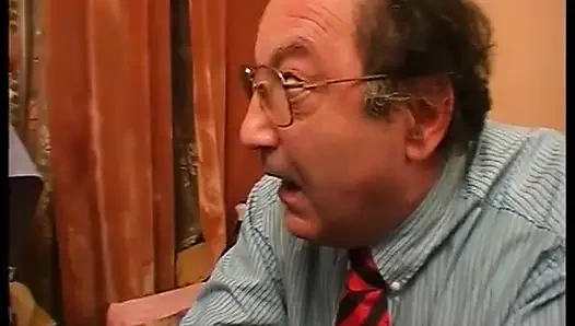İki Alman bayan üçlü grup sekste yarağını memnun etmek için burada