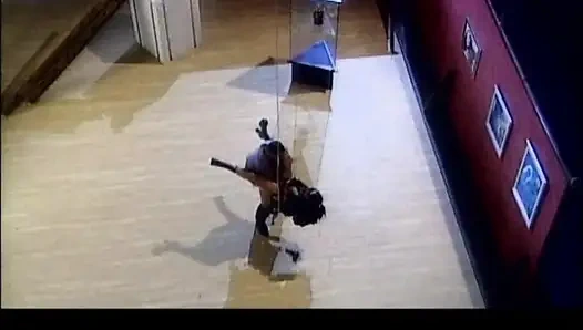 Güzel orta yaşlı seksi kadın ve büyük yarak için esaret seksi