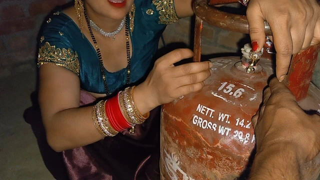 Calender de do calender wale bhaiya badale me chut de dungi