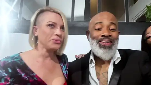 İki kişilik akşam yemeği ve seni tanımıyorum bile