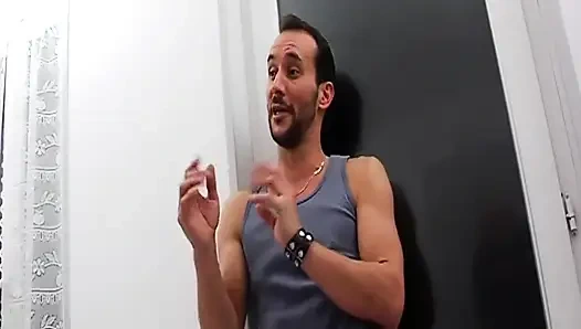 Tombul orta yaşlı seksi kadınlar çift takım aygır vahşi üçlü grup seks yapıyor