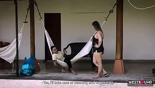 İri güzel latin orta yaşlı seksi kadın kocasının en iyi arkadaşı tarafından sert sikiliyor