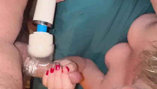 Bonemaiden sert yarağımda sihirli değnek oyuncağı kullanıyor