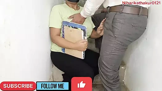 Bilgisayar öğretmeni kız öğrencisini sınıf merdivenlerinde sikiyor