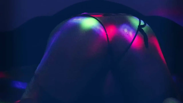 Hot ass wiggle, enjoy watching my hot ass that desires you