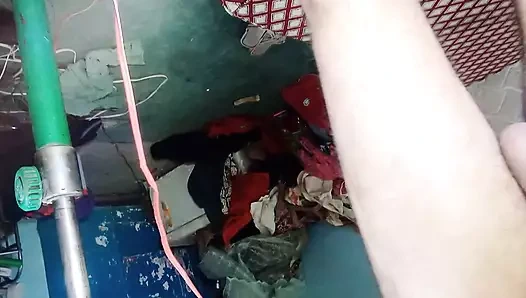 Müslüman iri güzel üvey anne parmaklıyor elle muamele inliyor Hintli üvey oğlu bakış açısıyla amını sikiyor