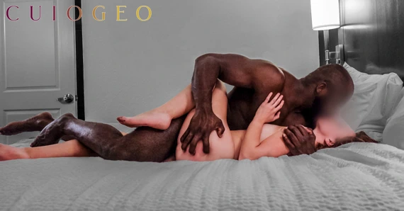 Seksi esmer hotwife sikikleri ona siyah bull içinde otel