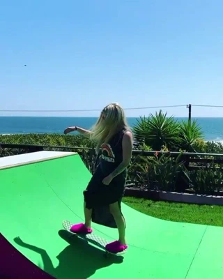Avril Lavigne Sk8er Girl