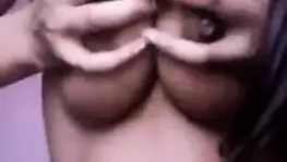 Romantik göğüsler sıkıyor ve eğleniyor