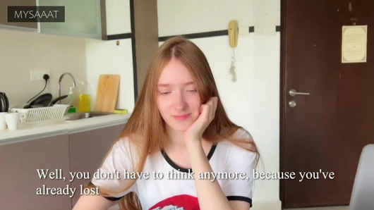 Üvey kız kardeş satrançta kayboldu ve amına iki kez boşalıyor
