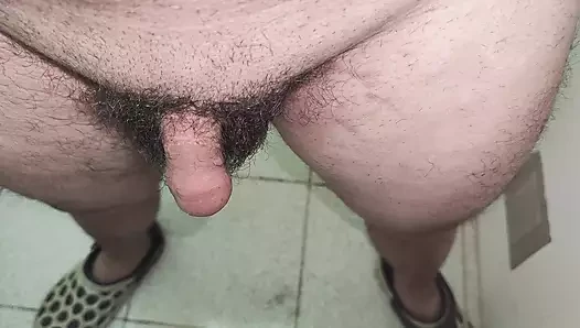 Penisimi ve taşaklarımı tıraş ettim