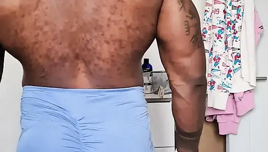 Yeni kadın tayt götünü patlatıyor