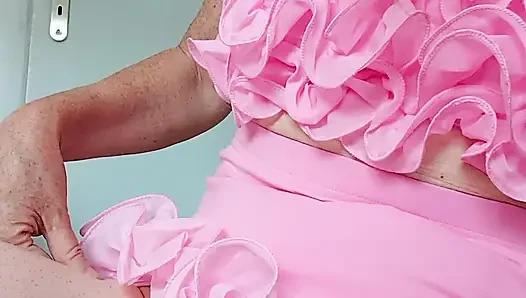 Pembe kıyafet