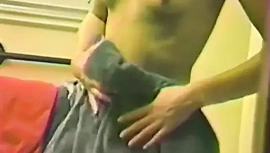 Amatör ev hanımı küvette kendini bağlıyor