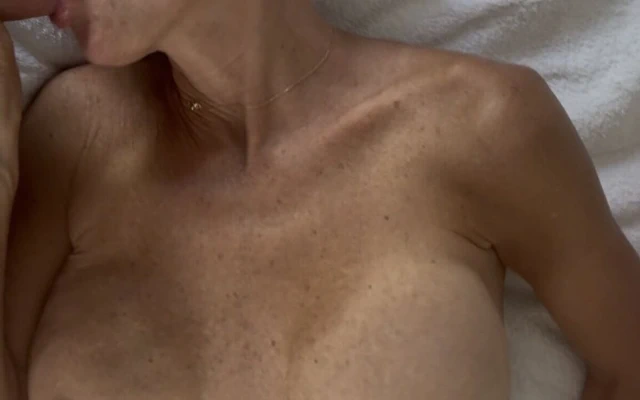 Hayran edepsizce konuşma ve yüze boşalma isteği