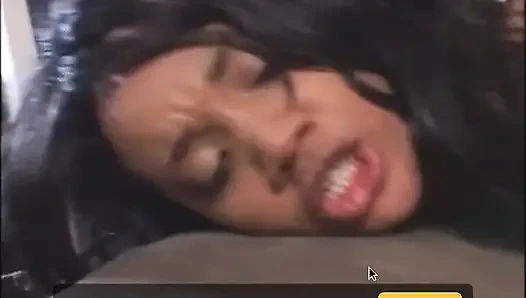 Amcıklı büyük siyah yarak ağzında... ağzına boşalma