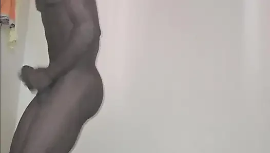 Ailem işe gittiğinde ilk kez mastürbasyon yapıyor