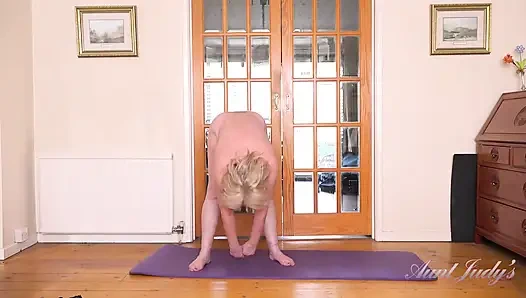 Auntjudys - büyük memeli olgun orta yaşlı seksi kadın Amy - yaramaz yoga egzersizi