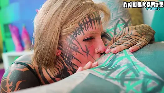 Alternatif kızlar, mutated alien oyuncaklarla derin anal