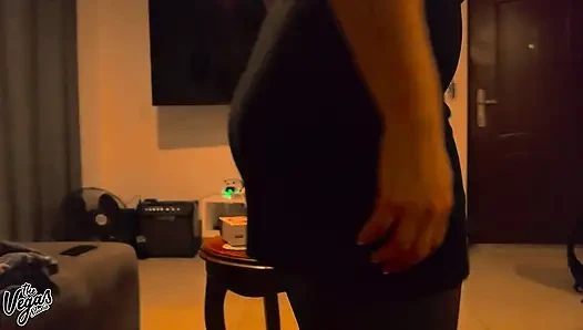 Burlesque sonrası tutkuyla sikiş: azdırıcı giyin, özensiz sakso, sert domaltma, yastık misyoner orgazmı ve prezervatif dölleme